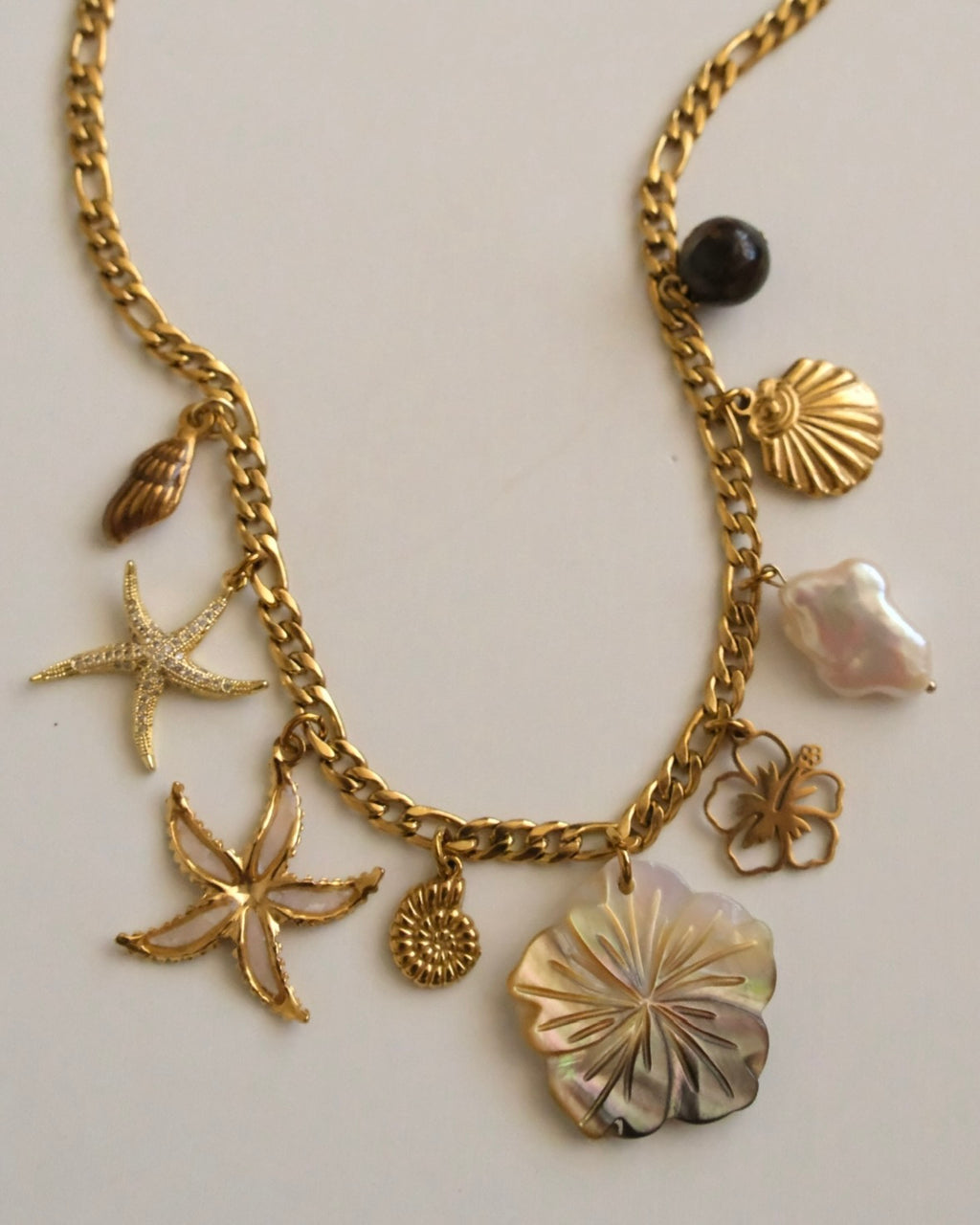havaiana charm necklace