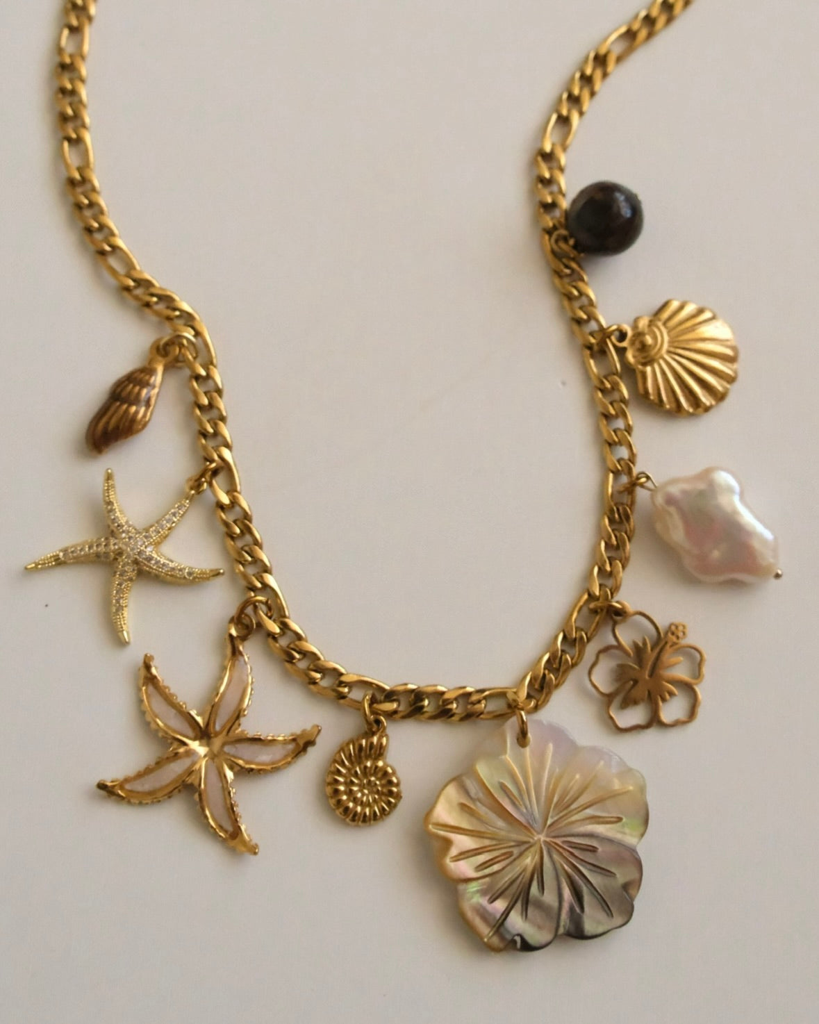 havaiana charm necklace